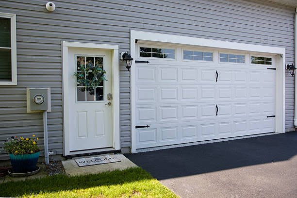 24/7 Emergency Garage Door Panel Replacement experts in Jones Creek, TX